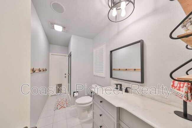 Building Photo - 817 Bannockburn Ave