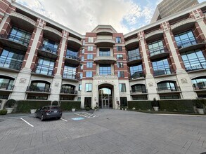 Building Photo - 5005 Hidalgo St