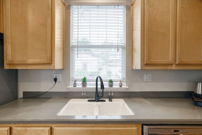 Building Photo - 5884 Cedarwood Cmn