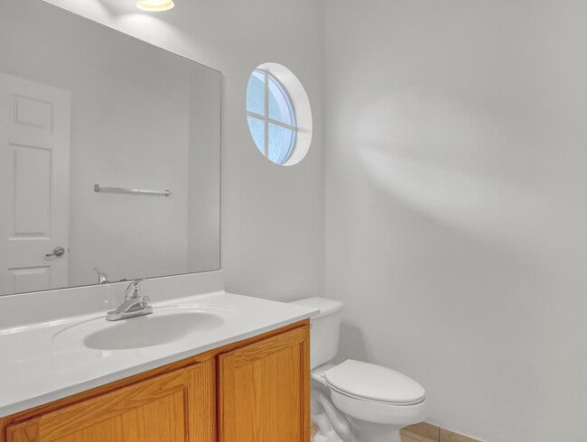 Building Photo - 2226 Oakmont Dr