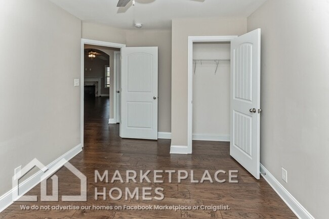 Building Photo - 702 Jim Brown Dr
