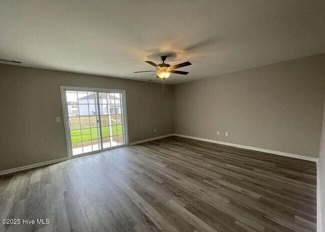 Building Photo - 312 S Pointe Dr