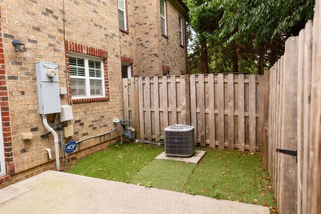 Building Photo - 4988 Wyngate Village Dr
