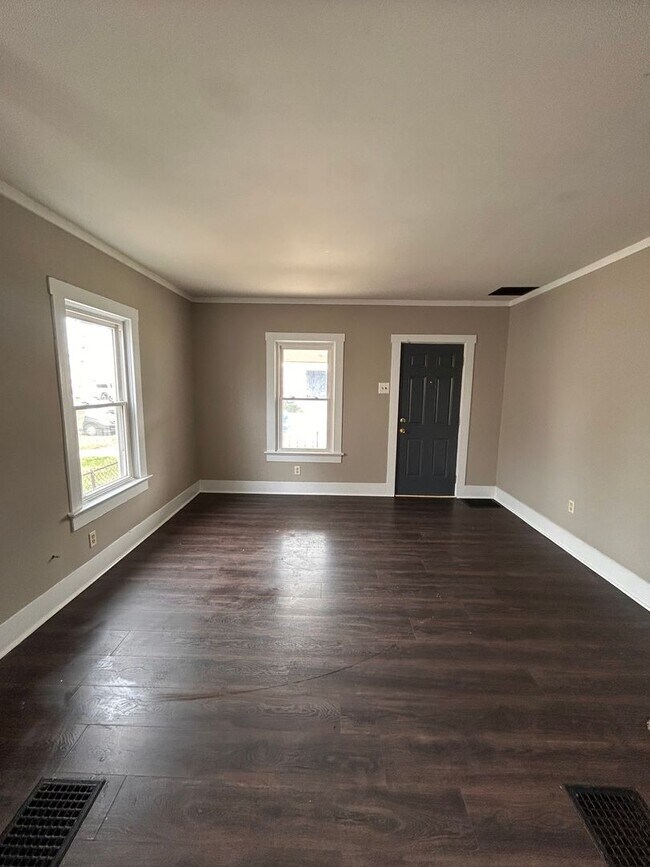 Building Photo - 1031 St Marys Ave