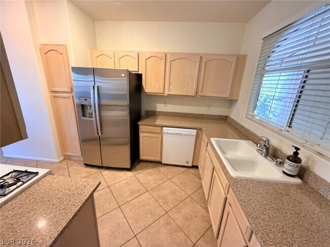 Building Photo - 2050 W Warm Springs Rd