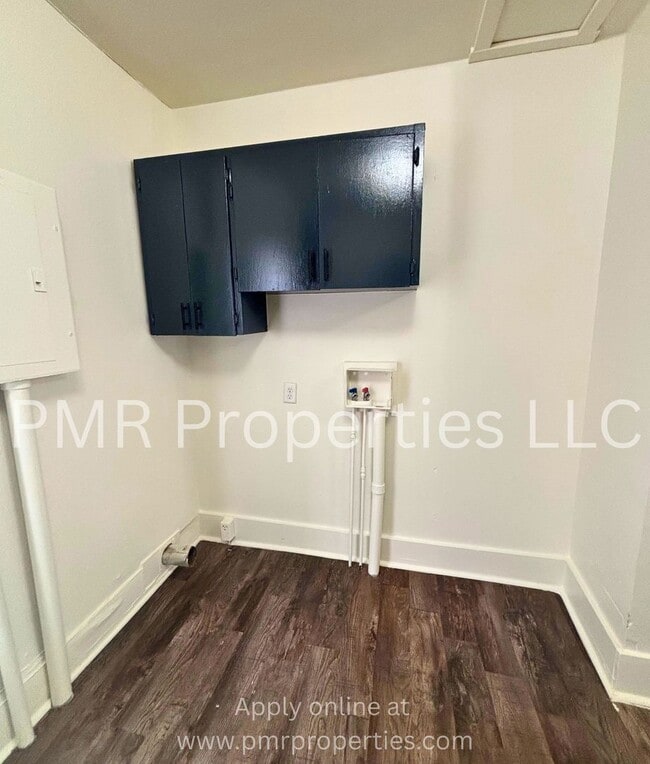 Building Photo - 2 Bedroom/ 1 Bathroom House