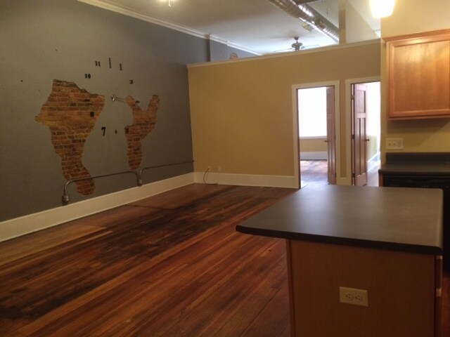 Building Photo - 309 N Main St