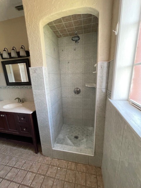 Master Shower - 949 S Ohio Ave