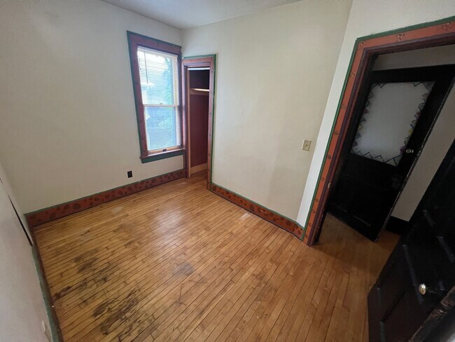 Building Photo - 621-25 E. Locust St.