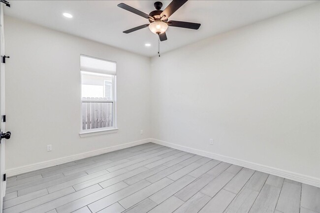 Building Photo - 4126 Azali Dr