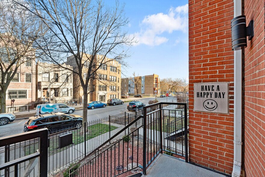 Building Photo - 1044 N California Ave