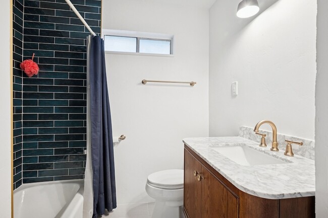 Building Photo - 7626 Dentcrest Dr