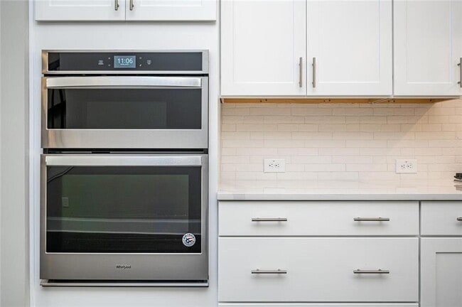 Building Photo - 6655 Sterling Dr