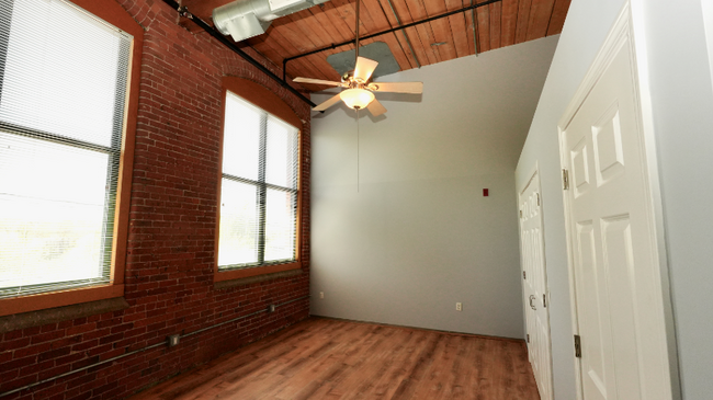 Building Photo - 1117 Douglas Ave