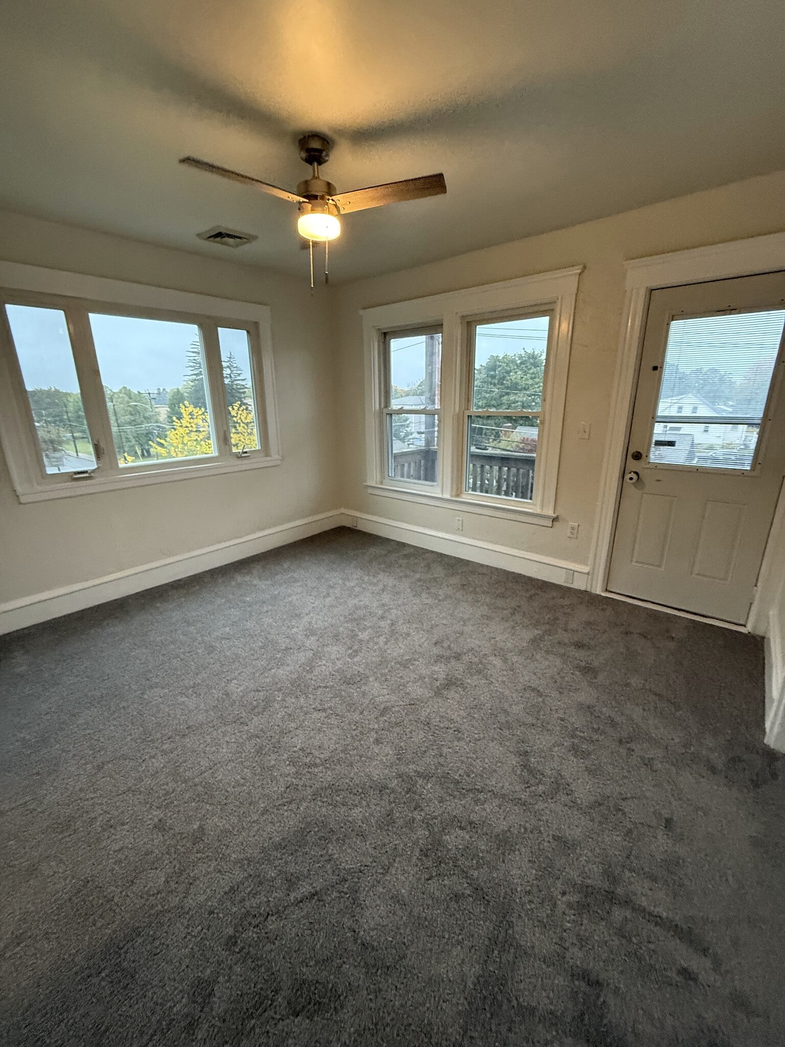 Building Photo - 643 Rathbun St