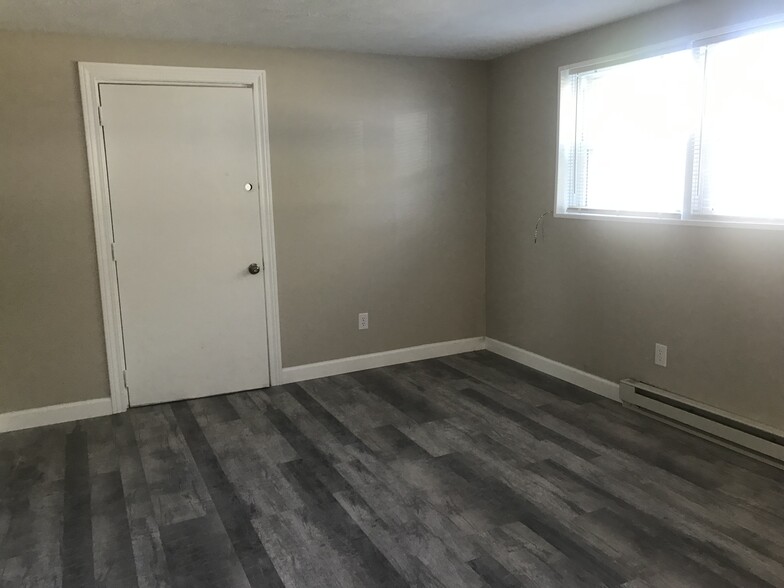 Building Photo - 101 Green Oaks Dr