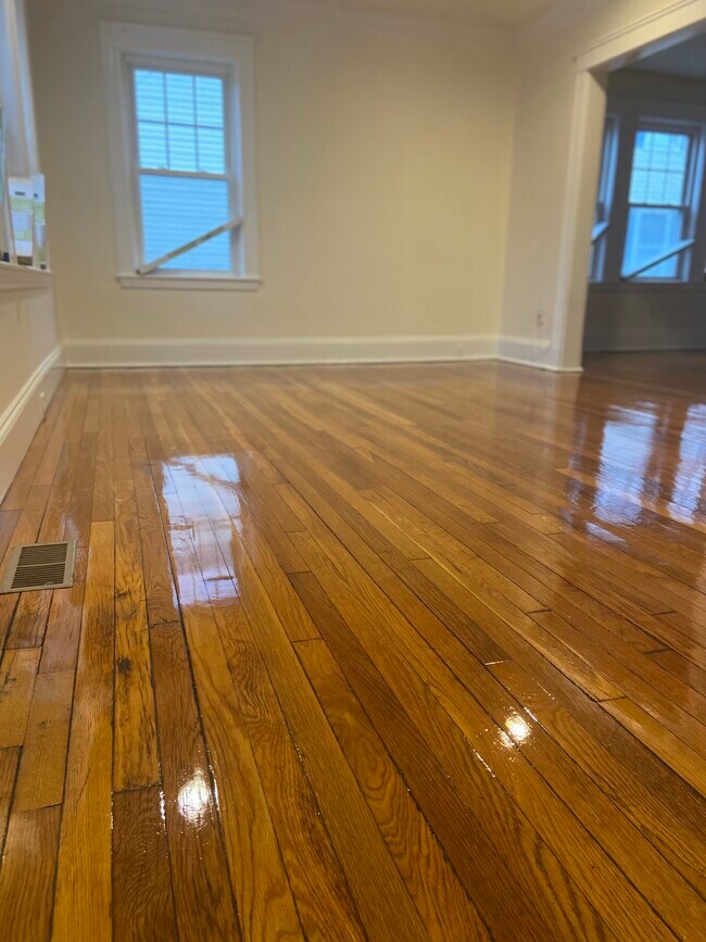 Building Photo - 4 Fairlawn Ave