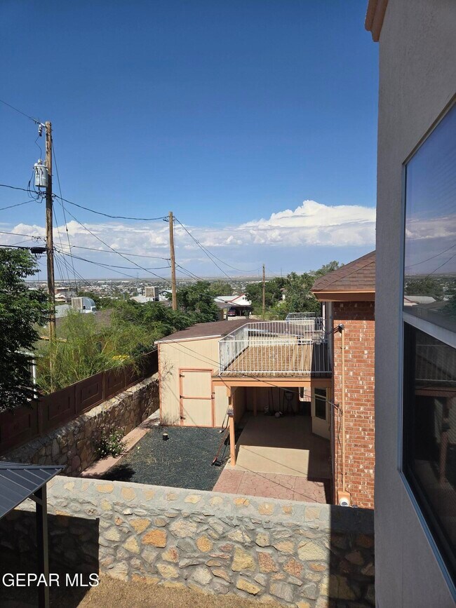 Building Photo - 3717 Hubble Dr