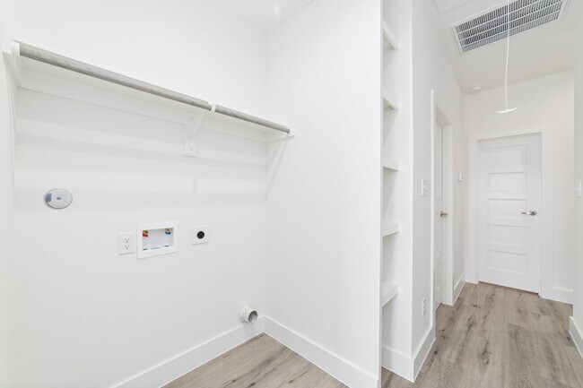 Building Photo - 11906 N Hoa Sen Cir