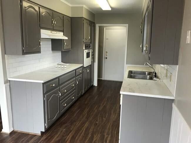 Building Photo - Single Family Home *LEASING SPECIAL AVAILABLE*