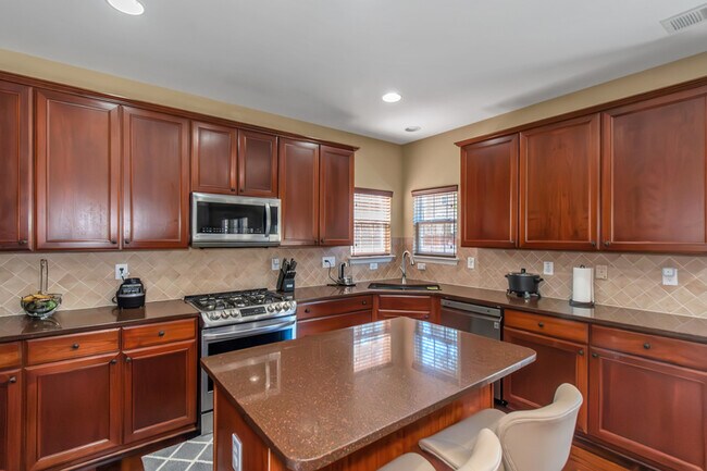 Building Photo - 3863 Pin Oak St