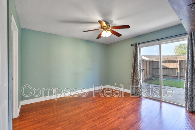 Building Photo - 31101 Fredi St