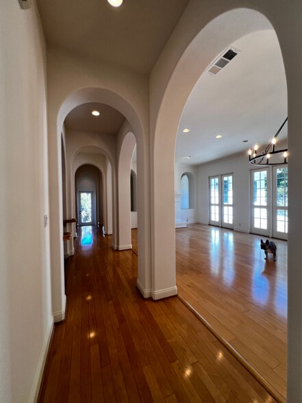 Building Photo - 6 Whiting Ct