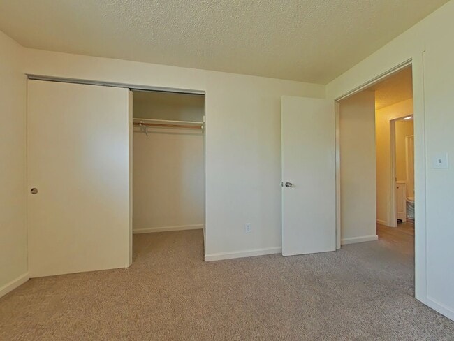 Building Photo - 2 Bedroom Apartment ~ Centrally Located ~ Philomath