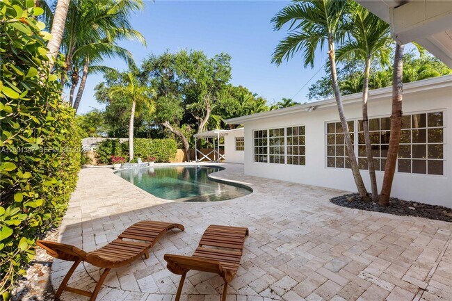 Building Photo - 6605 SW 61st St