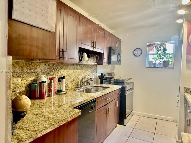 Building Photo - 9450 Live Oak Pl