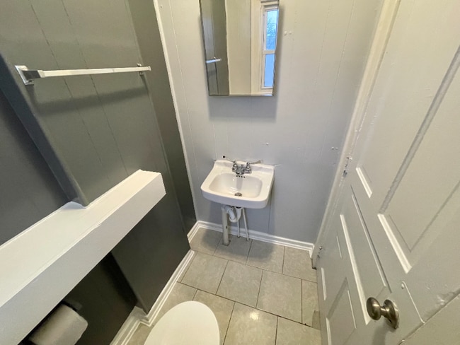 Building Photo - 404 N 64th St