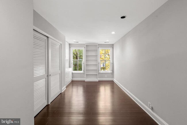 Building Photo - 1257 35th St NW