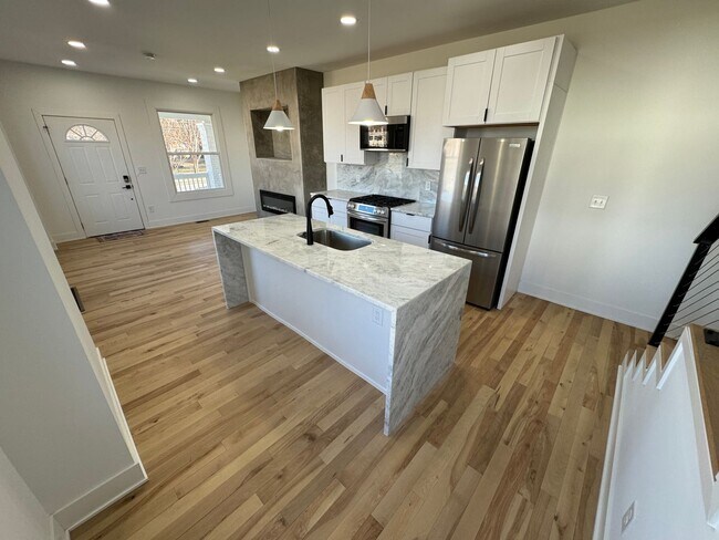 Building Photo - 2 Bedroom - Weiland Park