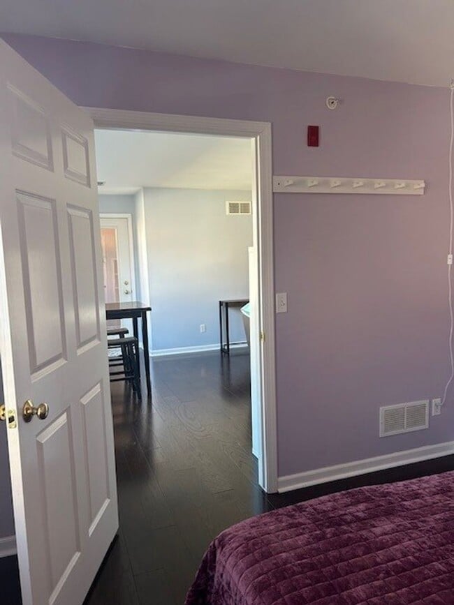 Building Photo - 2 Bedroom Harbor Park Condo - Just Blocks From the Lake