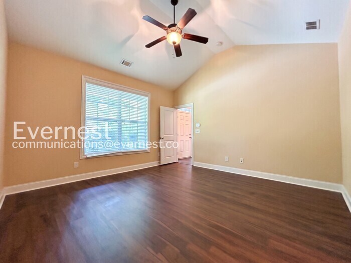 Building Photo - 1500 Drew Dr