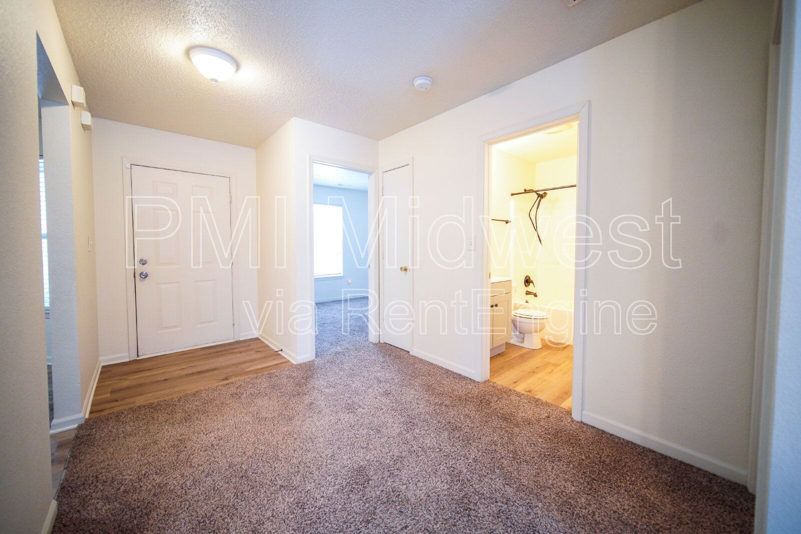 Building Photo - 10414 Kensil St