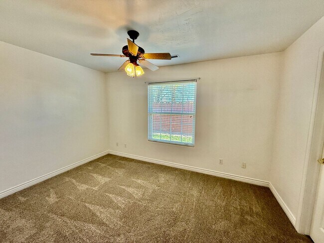 Building Photo - 4-BR Home in Shadow Mountain @ Green Valley