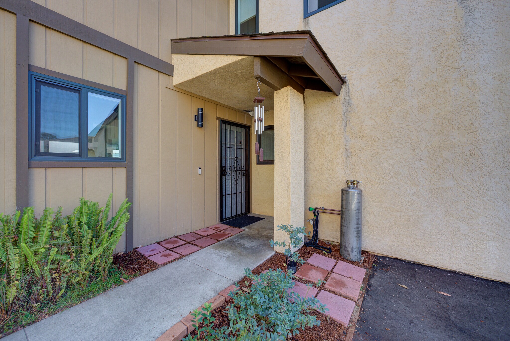 Building Photo - 1223 Farroll Ave