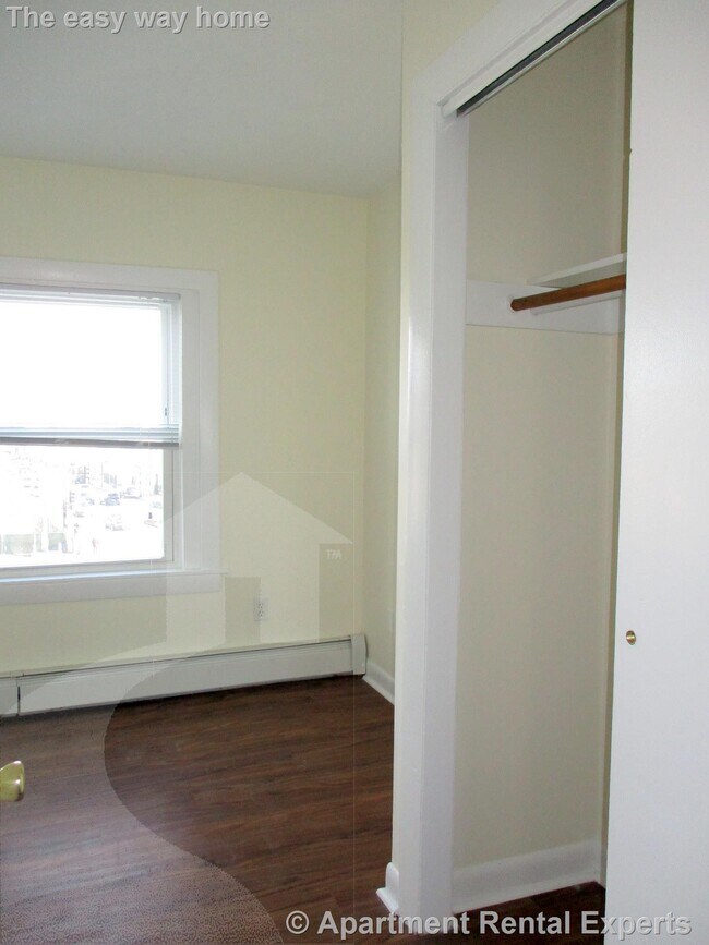 Building Photo - 2 Central St