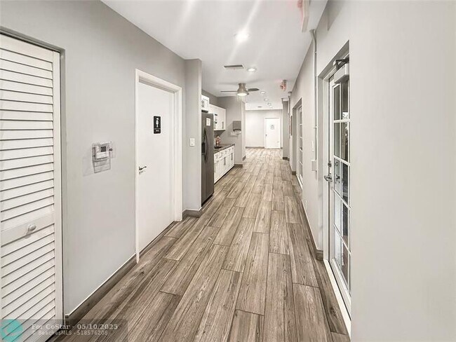 Building Photo - 3520 Oaks Way