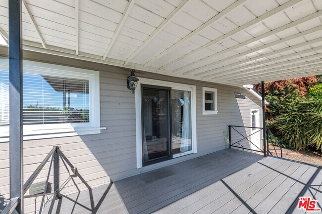 Building Photo - 636 Tularosa Dr