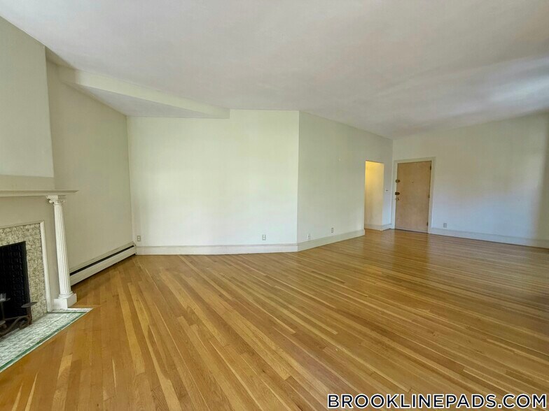 Building Photo - 16 Winchester St