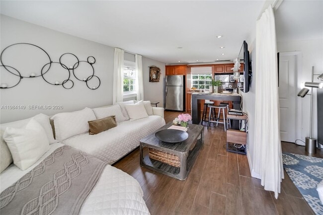 Building Photo - 265 Palm Ave