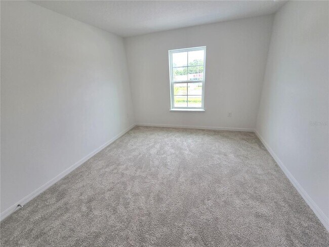 Building Photo - 737 W Oak Dr