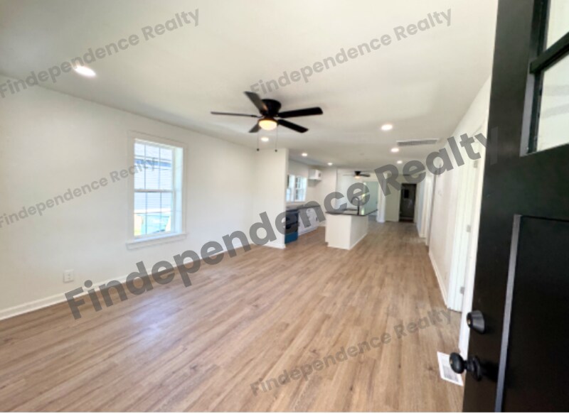 Building Photo - 351 Fox St SW