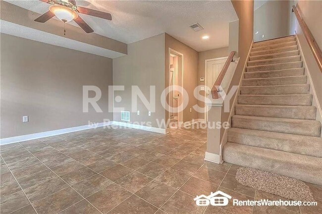 Building Photo - 3 Bedroom / 3.5 Bath Townhouse Near KU MED -  Available in August