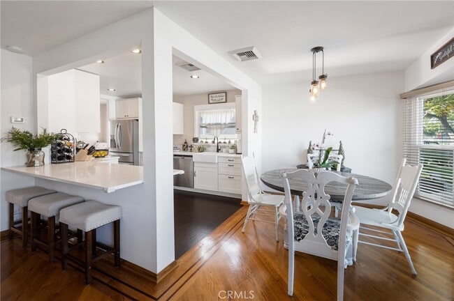 Building Photo - 4637 Hackett Ave