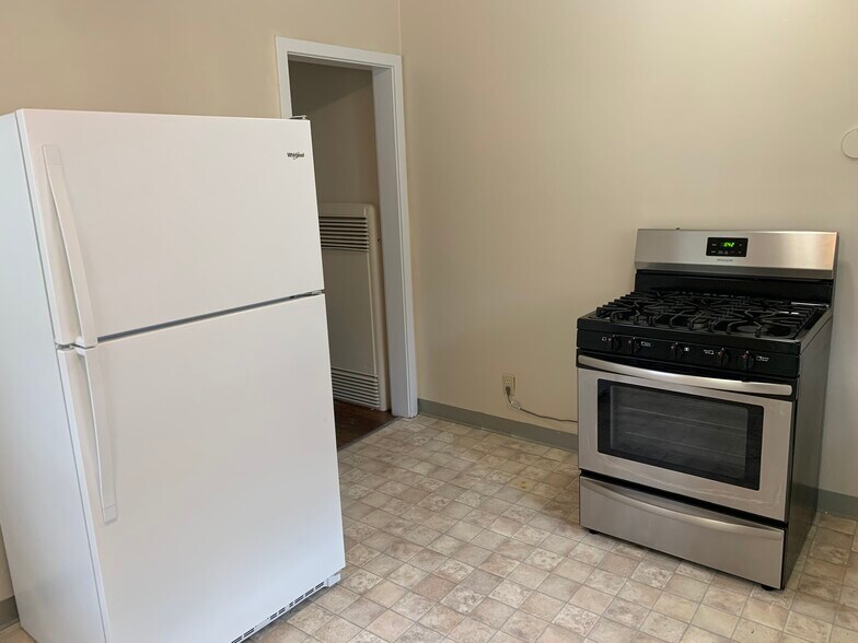 Building Photo - 415 Laurent St