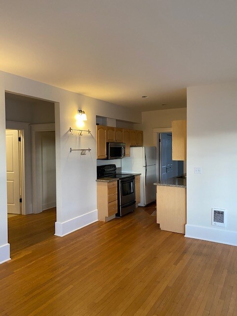 kitchen - 2333 Boylston Ave E
