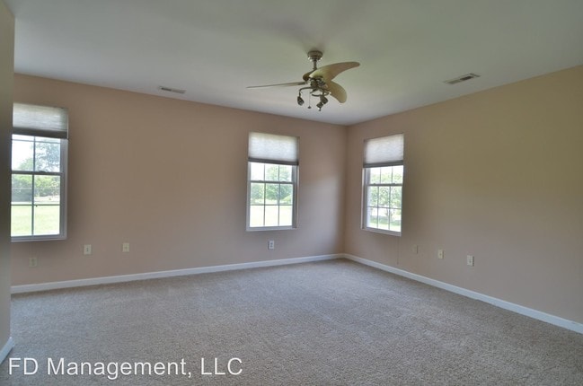 Building Photo - 4 br, 2.5 bath House - 92 Forrest Road